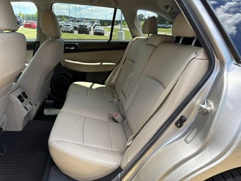 Used 2018 Subaru Outback 2.5i Limited AWD/4WD image 32