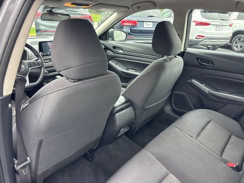 Used 2025 Nissan Altima 2.5 SV FWD image 9