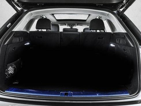 Certified 2024 Audi Q5 e Prestige image 6