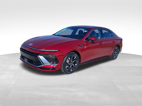 Used 2025 Hyundai Sonata SEL FWD image 3