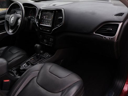 Used 2019 Jeep Cherokee Limited w/ Luxury Group image 11