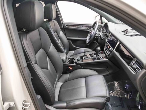 Certified 2026 Porsche Macan AWD/4WD image 20