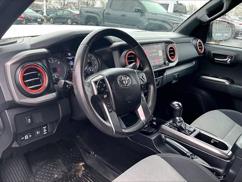 Used 2021 Toyota Tacoma TRD Off-Road image 13