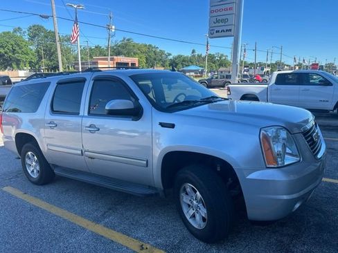 Used 2014 GMC Yukon XL SLT AWD/4WD image 1
