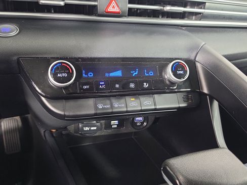 Used 2021 Hyundai Elantra SEL FWD image 25