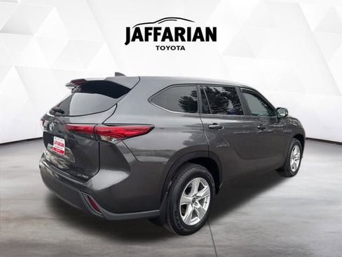 Certified 2023 Toyota Highlander LE image 5