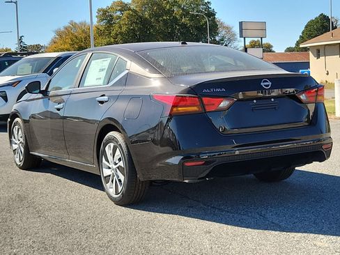 Used 2025 Nissan Altima 2.5 S FWD image 4