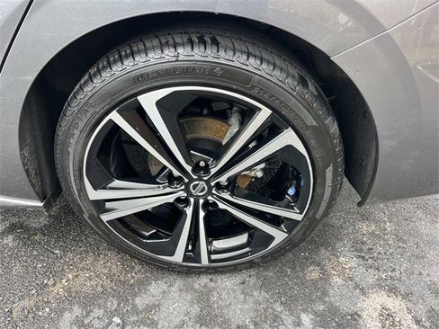 Used 2022 Nissan Sentra SR w/ Lighting Package image 11