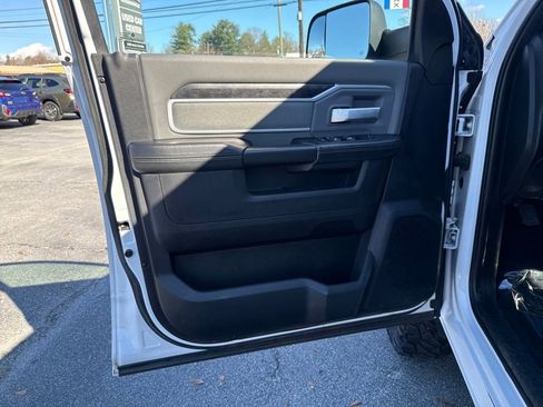 Used 2022 RAM 3500 Big Horn image 27