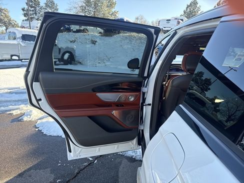 Certified 2024 Lincoln Nautilus Black Label image 17