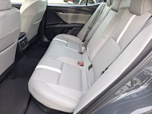 Used 2025 Toyota Camry SE image 30