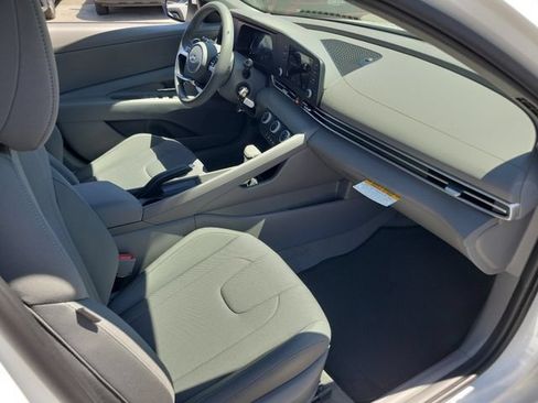 New 2026 Hyundai Elantra SE FWD image 18
