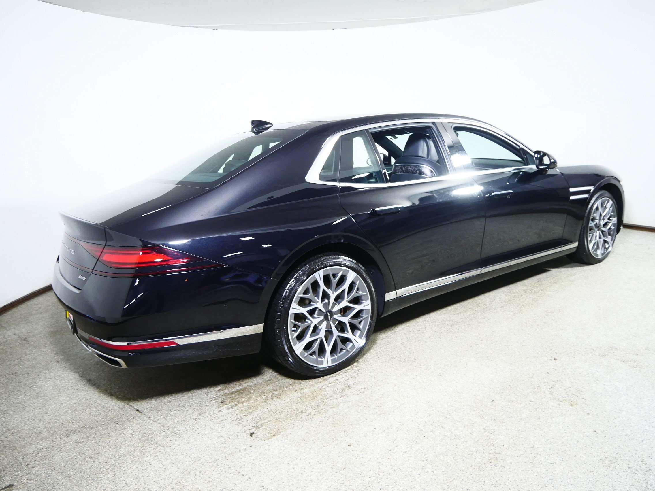 Used 2024 Genesis G90 3.5T AWD/4WD image 7
