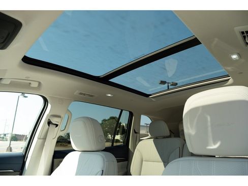 Used 2025 Buick Enclave Avenir w/ Super Cruise Package FWD image 16