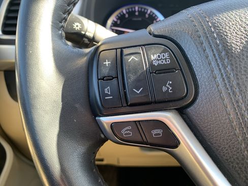 Used 2016 Toyota Highlander Limited image 19