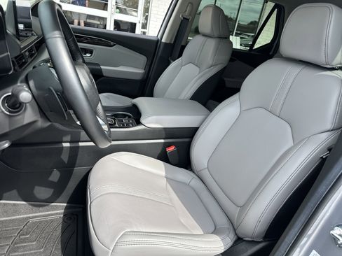 Used 2025 Honda Pilot Touring image 10