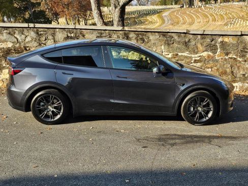 Used 2024 Tesla Model Y Long Range image 9