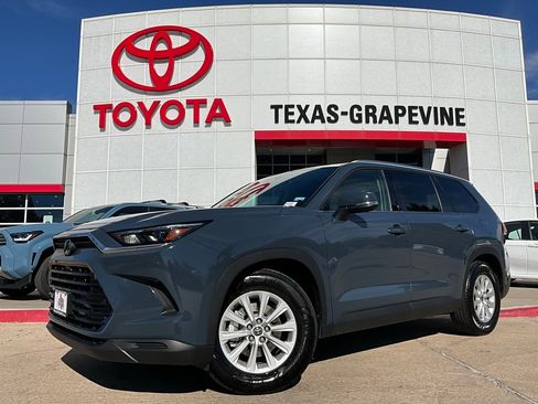 Used 2025 Toyota Grand Highlander FWD image 2