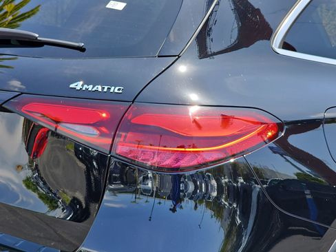 Used 2023 Mercedes-Benz GLC 300 4MATIC image 11