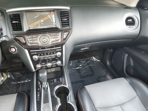 Used 2020 Nissan Pathfinder SL image 18