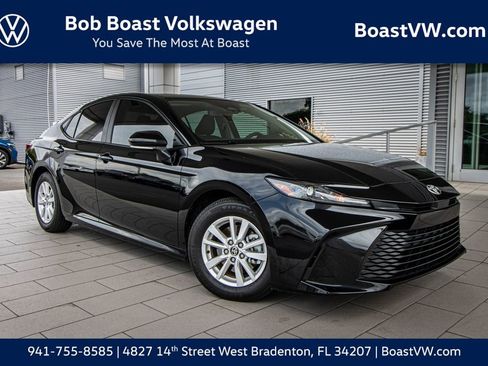 Used 2025 Toyota Camry LE FWD image 1