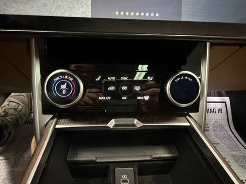 Used 2023 Land Rover Range Rover Long Wheelbase SE image 53