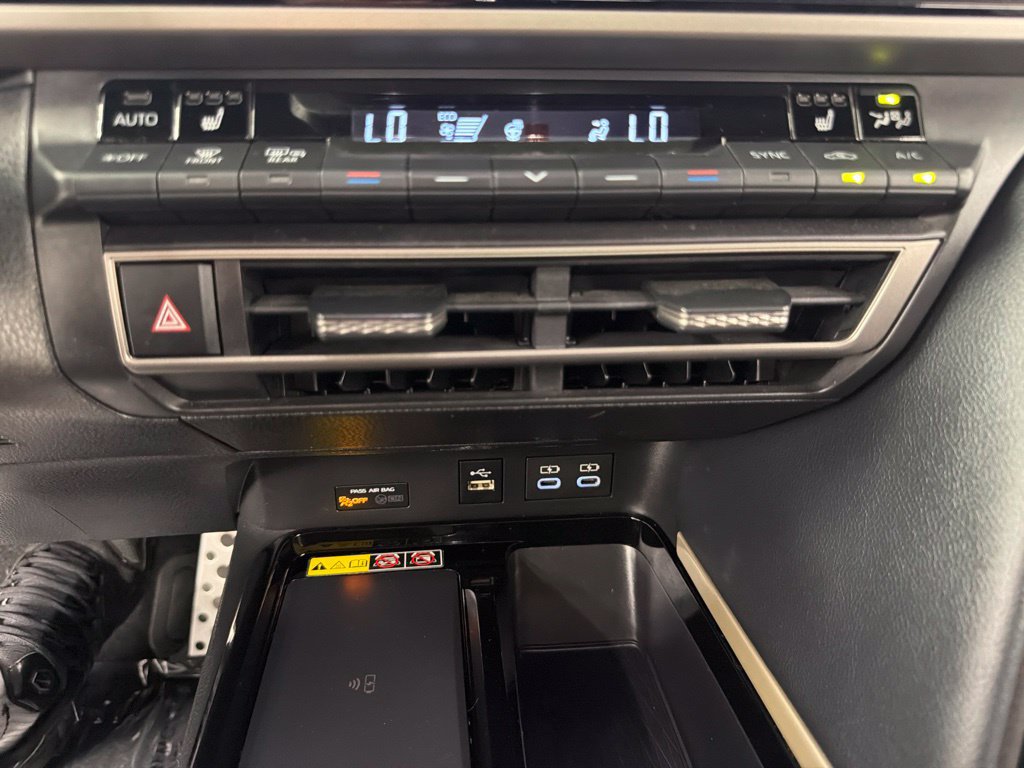 Used 2025 Toyota Camry XSE FWD image 36