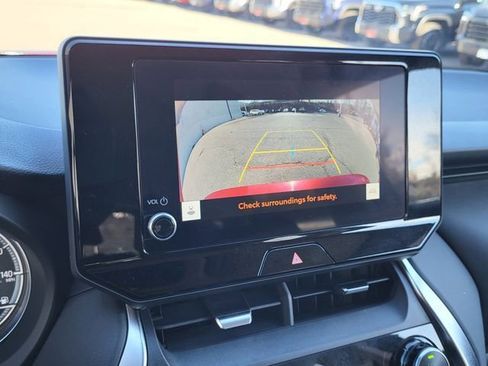 Used 2023 Toyota Venza LE image 23