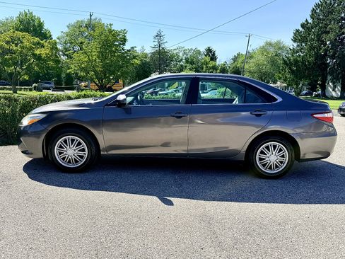 Used 2016 Toyota Camry LE FWD image 8