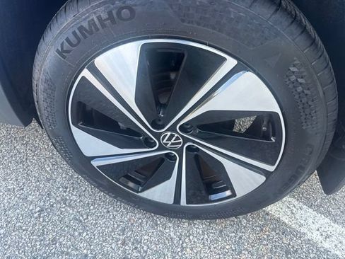 Used 2025 Volkswagen Taos SE AWD/4WD image 10