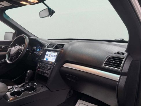 Used 2017 Ford Explorer XLT w/ Equipment Group 202A image 23