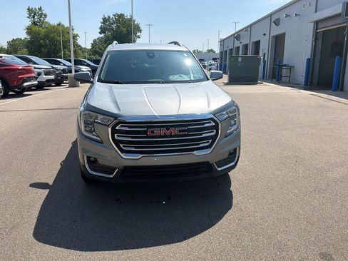 Used 2023 GMC Terrain SLT w/ LPO, Floor Liner Package AWD/4WD image 9