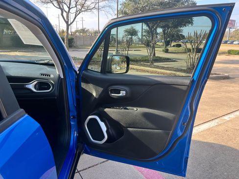 Used 2020 Jeep Renegade Sport image 16