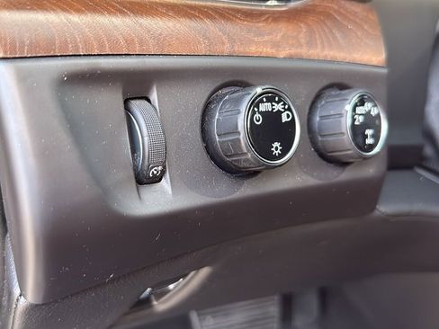 Used 2018 Cadillac Escalade Premium Luxury image 37