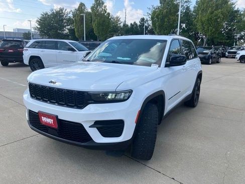 Certified 2022 Jeep Grand Cherokee Altitude AWD/4WD image 3