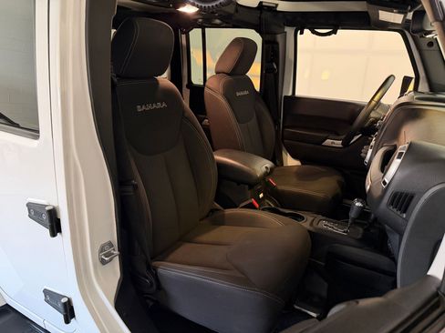 Used 2016 Jeep Wrangler Unlimited Sahara image 28