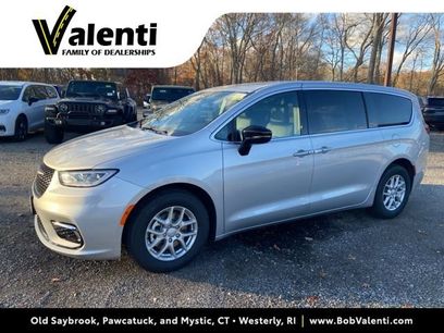 New 2026 Chrysler Pacifica Select