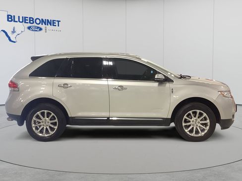 Used 2013 Lincoln MKX FWD image 4