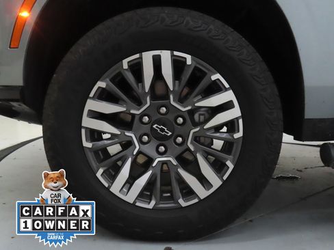 Used 2025 Chevrolet Suburban Z71 AWD/4WD image 26