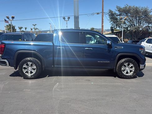 Used 2023 GMC Sierra 1500 SLT w/ X31 Off-Road Package AWD/4WD image 2