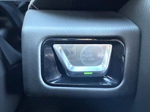 Used 2025 GMC Yukon XL Denali image 21