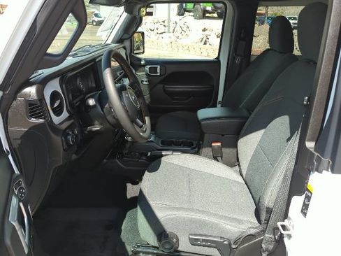 Used 2024 Jeep Wrangler Sport AWD/4WD image 16