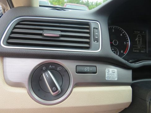 Used 2015 Volkswagen Passat TDI SE image 11