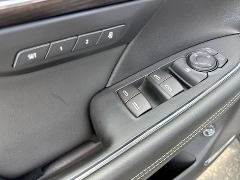 Used 2022 Buick Envision Avenir w/ Technology Package II FWD image 13