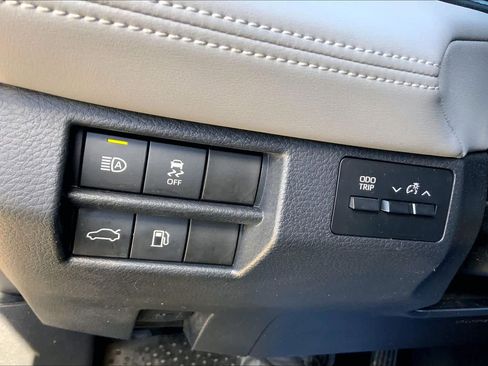 Used 2019 Toyota Avalon XLE image 33