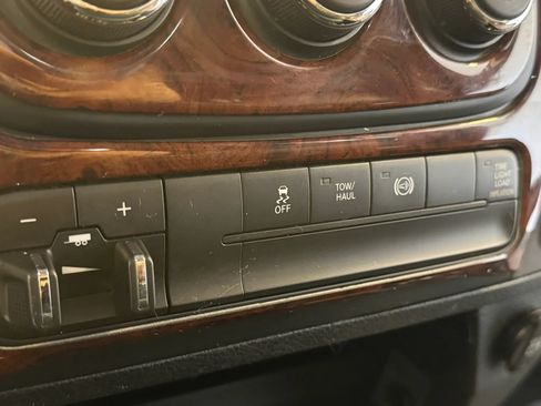 Used 2013 RAM 2500 Tradesman w/ Chrome Appearance Group AWD/4WD image 17
