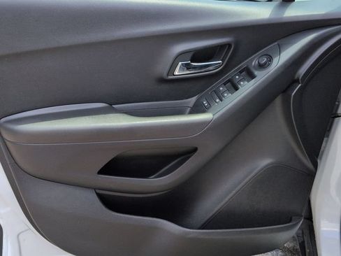 Used 2019 Chevrolet Trax LT w/ LT Convenience Package FWD image 23
