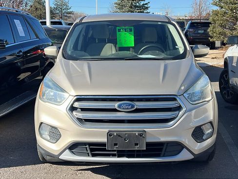 Used 2017 Ford Escape SE image 2