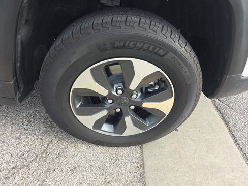 Used 2024 Jeep Grand Cherokee Limited 4xe image 9