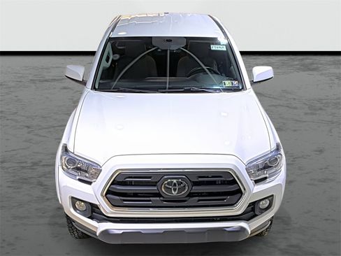 Used 2018 Toyota Tacoma SR5 image 6